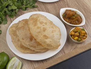 Luchi (3pcs With Paneer Rosha(100 Gm) And Alu Dum(100 Gm)