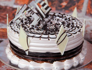 Eggless Black Forest Chocochip Cake