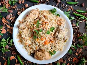 Chicken Biryani Dumpukht Half + 150Ml Garvy + Thandi Kheer
