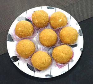Plain Besan Laddu