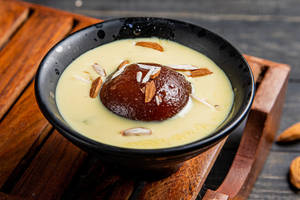 Malai Rabdi Gulab Jamun