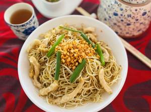 Burnt Garlic Noodles with Chicken