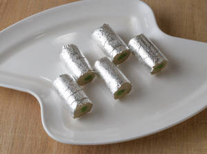 Kaju Pista Roll (5 Pcs)