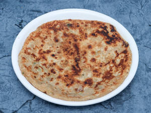 Aloo Pyaj Paratha (2 Pcs) With Pickle & Butter