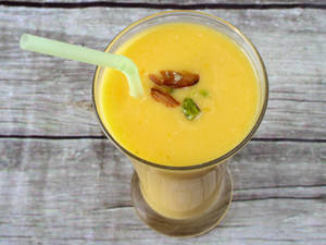 Mango Lassi (Glass)