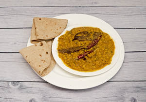 5 Pic Roti Thali With Dal Tadka Achara Salad