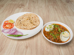 Egg Curry (300ml Container) With 3 Tawa Butter Chapatis & Sliced Onions Salad