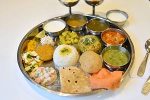 Veg Parcel Thali (in Foil)