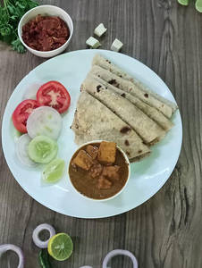 Paneer Butter Masala, Butter Roti (5 Pcs), Salad & Lahsun Chutney
