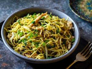 Hakka Noodles (Chicken)