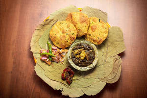 Daal Pooris With Channa [4 Pooris]