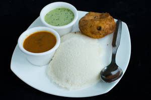 Idli (2Pcs) & Vada (1 Pc)