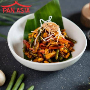 Veg Oriental Salad With Lotus Root Chips