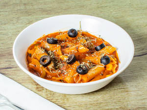 Spicy Chicken Saucy Tomato Pasta