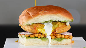 Cheesy Burst Vada Pav