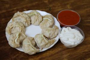 Veg Steamed Momos (8 Pcs)