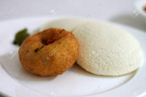 Idli With Vada