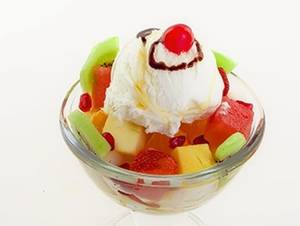 Fruit salad with ice cream