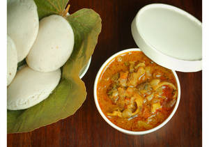 Idly With Botti Kolambhu