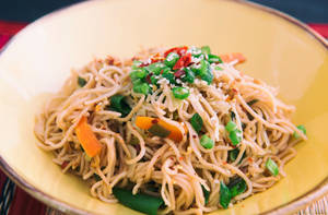 Egg Hakka Noodles