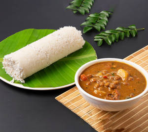 Puttu With Kadala Curry