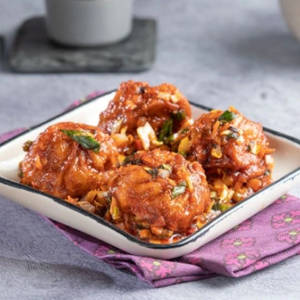 Veg Schezwan Momos [8 Pieces]