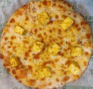 Cheese and paneer pizza