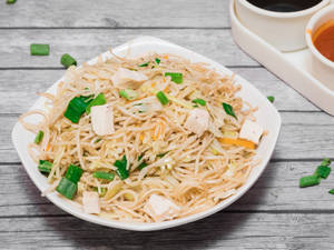 Chicken hakka noodles