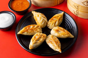 Paneer Pan Fried Momos (6 Pcs)