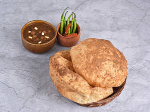 Chole Bhatura (2 Pcs)