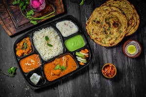 Non Veg Thali With Dal Makhni