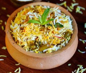 Handi Veg Dum Biryani With Raita