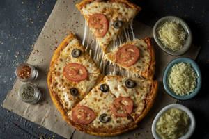 Double Cheese Margherita Pizza