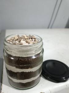 Kit Kat Jar Cake