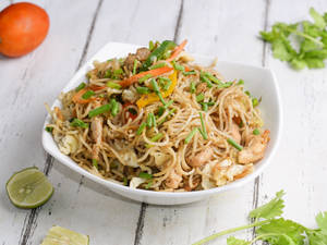 Egg Chicken Chow Mein
