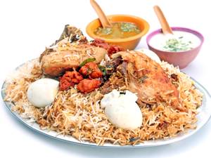 Chicken Biryani (Family) (1200 Gms) (Served with Raita & Salad)