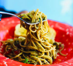 Aglio Olio ( Spaghetti)