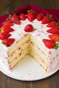 Eggless Strawberry Cake