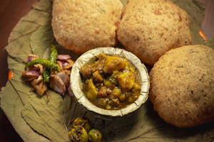 Daal Pooris With Aloo Wadi Ki Subji [4 Pooris]