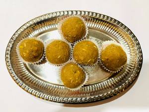 Gond Laddoo
