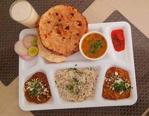 Punjabi Thali With Butter Chapati