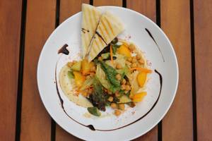 Mediterranean Chickpea Salad