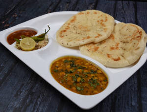 Chole Kulche (1 Plate)