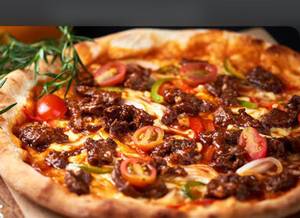Lamb Or Chi Bolognese Pizza [ Onions, Bellpepper,Mince Meat Sauce]