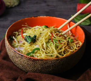 Veg Hakka Noodlles