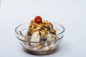 ICE CREAM SUNDAE