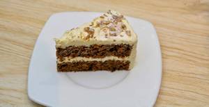 Carrot cake (with frosting)