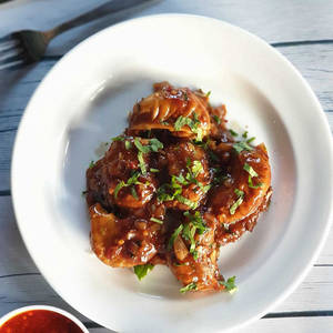 Veg Manchurian Momos (6 Pcs)