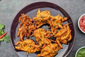 Aloo Pyaaj Ki Pakodiyan