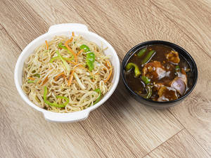 Veg Noodles With Chilli Chicken [4 Pieces]